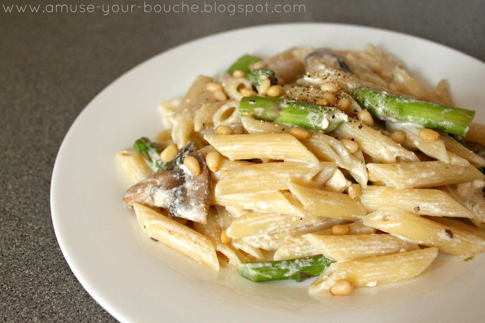 Pasta With Asparagus
 Creamy lemon pasta with asparagus mushrooms and feta