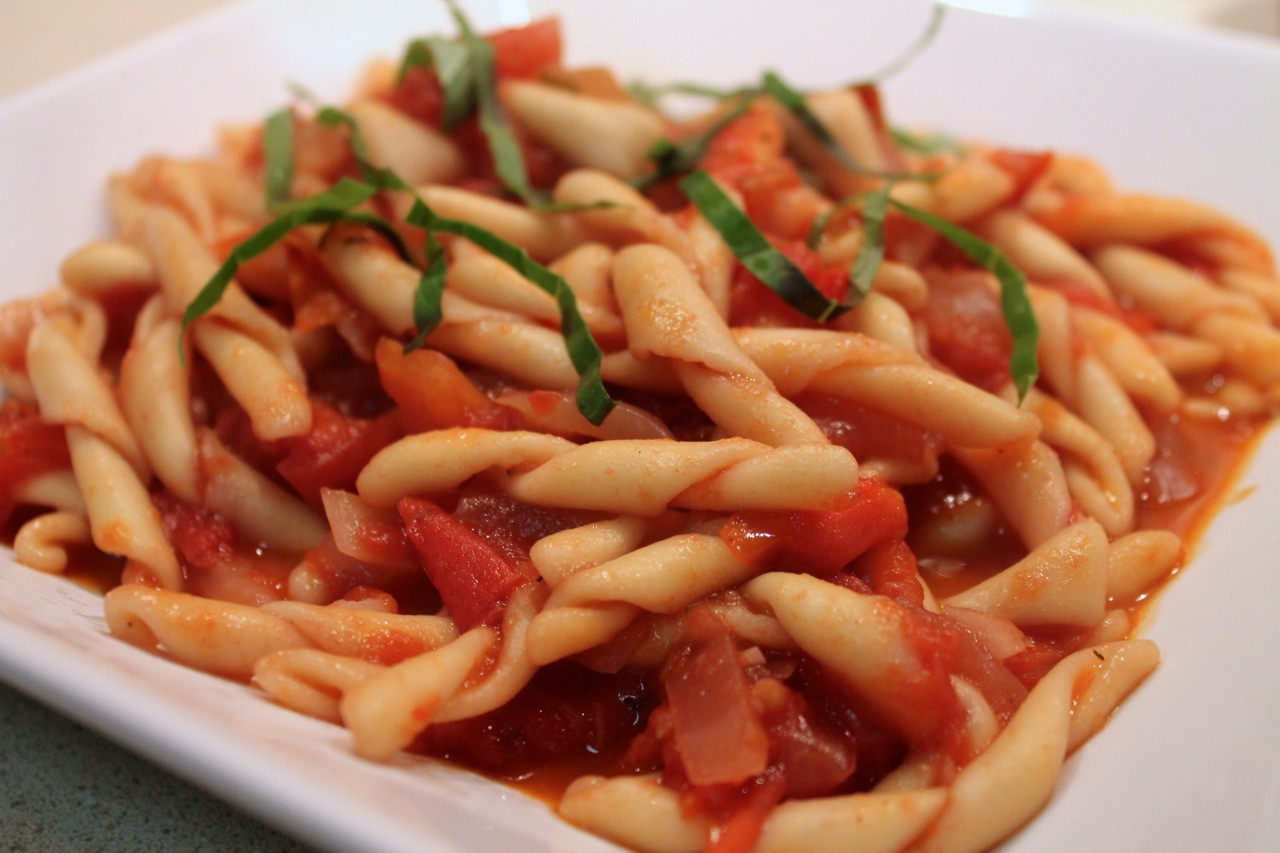 Pasta With Tomato Sauce
 Cook In Dine Out Pasta with Fresh Tomato Sauce