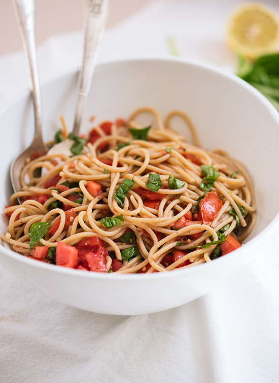 Pasta With Tomato Sauce
 pasta sauce with fresh tomatoes and peppers