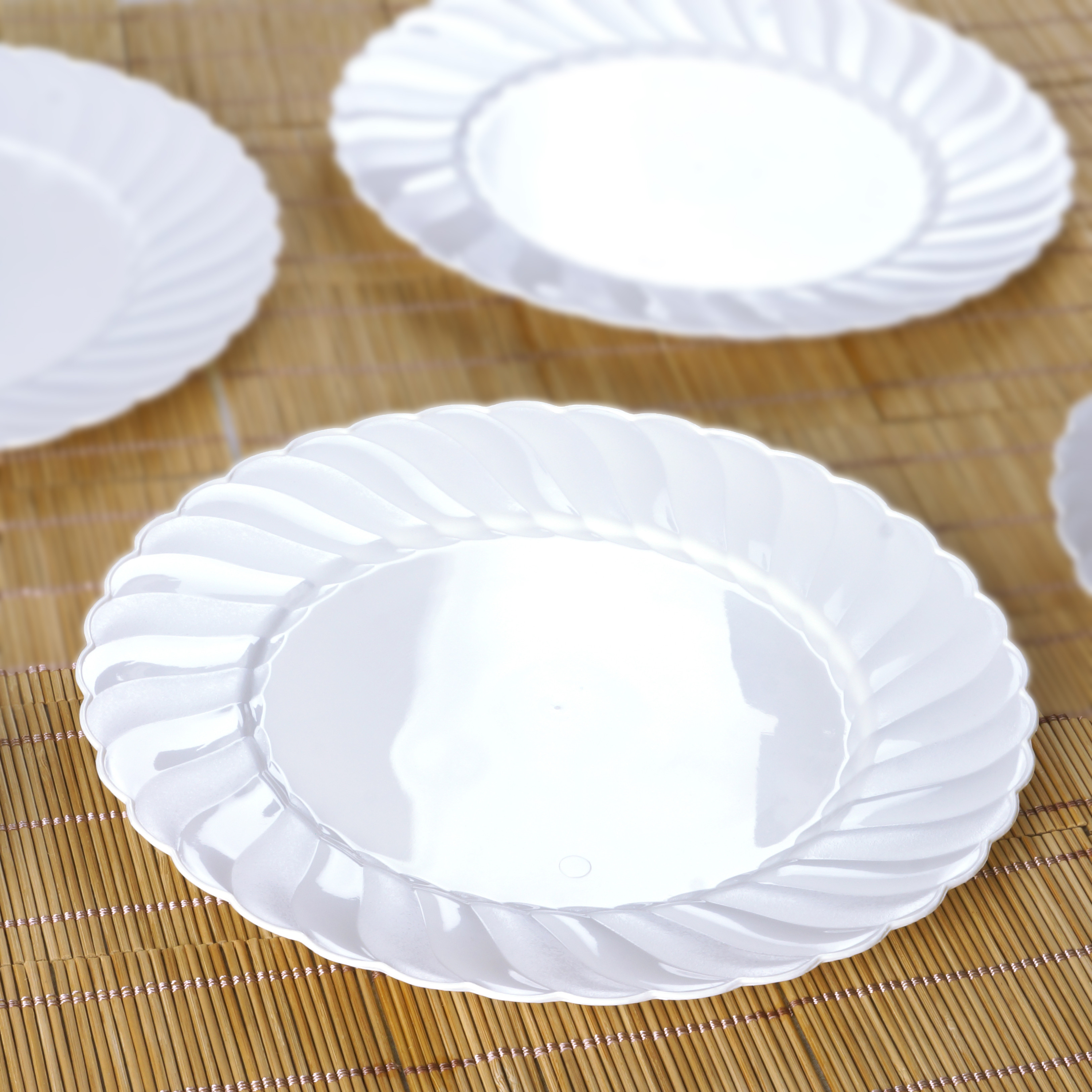 Plastic Dinner Plates
 Plastic FLAIRED ROUND 10" DINNER PLATES Disposable