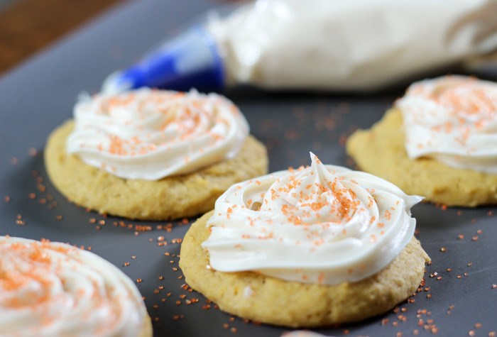 Pumpkin Cookies With Cream Cheese Frosting
 Pumpkin Cookies with Cream Cheese Icing Clevelry Simple