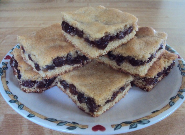 Raisin Filled Cookies
 Soft Raisin Cookie Bars with Pete and Gerry s Organic Eggs