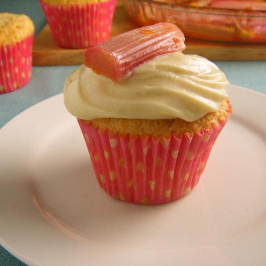 Rhubarb Custard Cupcakes
 Rhubarb and Custard Cupcakes