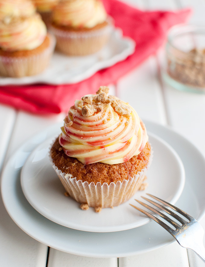 Rhubarb Custard Cupcakes
 Rhubarb and Custard Cupcakes