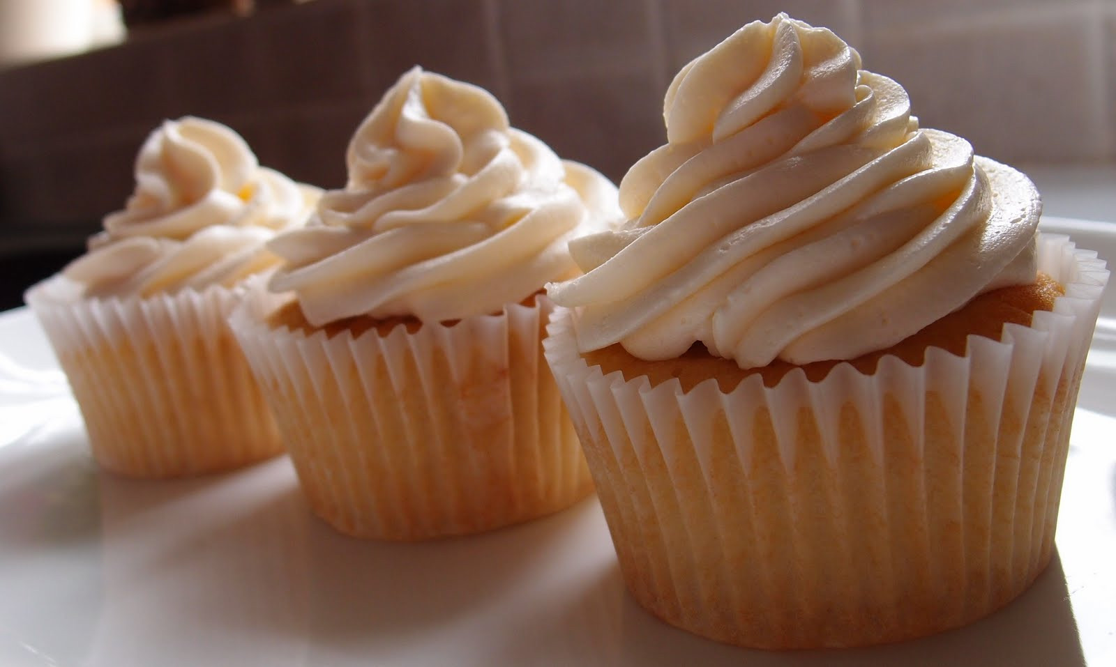 Rhubarb Custard Cupcakes
 The Caked Crusader Rhubarb and custard cupcakes