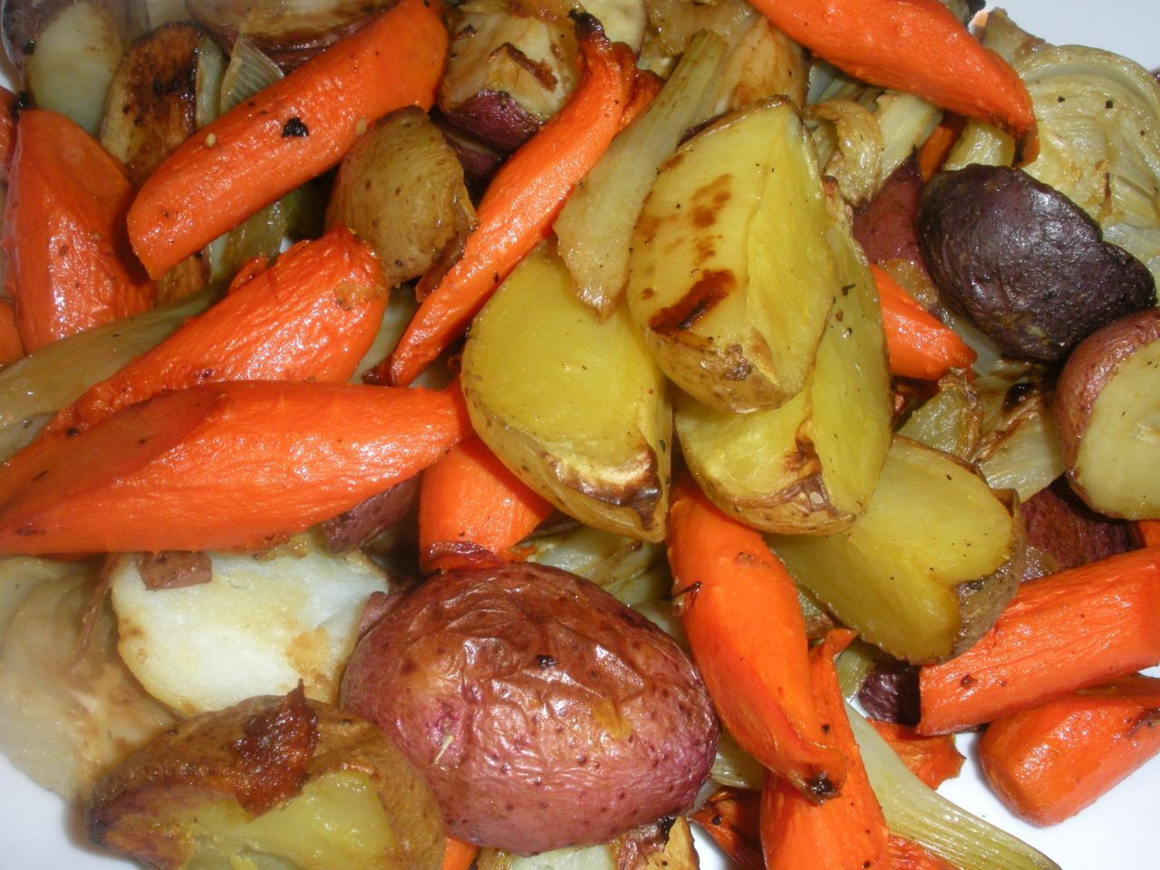 Roasted Potatoes And Carrots And Onions
 Roasted Potatoes Carrots Fennel and ions Cut