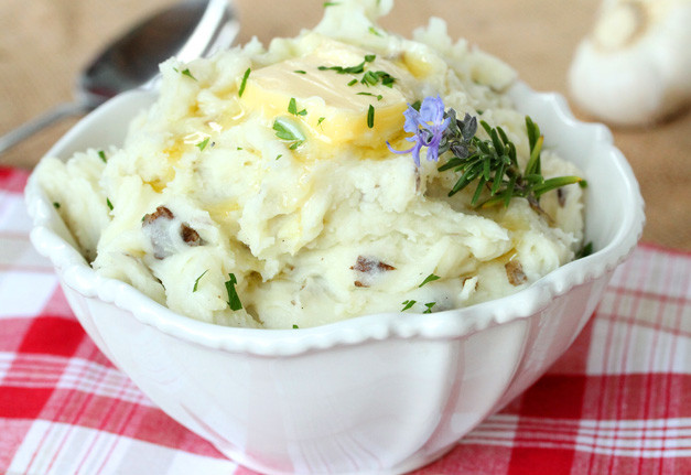 Rosemary Garlic Mashed Potatoes
 Roasted Garlic and Rosemary Mashed Potatoes