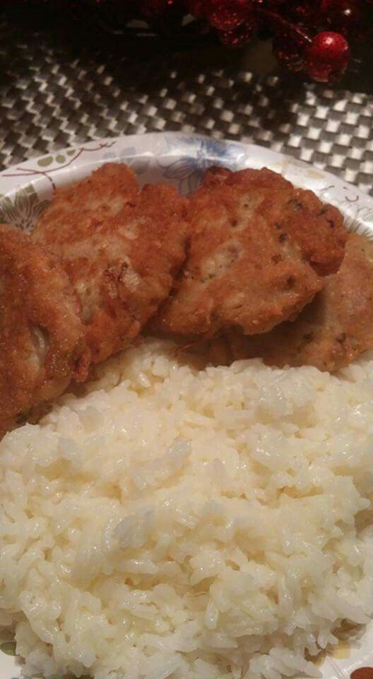 Salmon Patties With Cornmeal
 salmon patties with cornmeal and flour