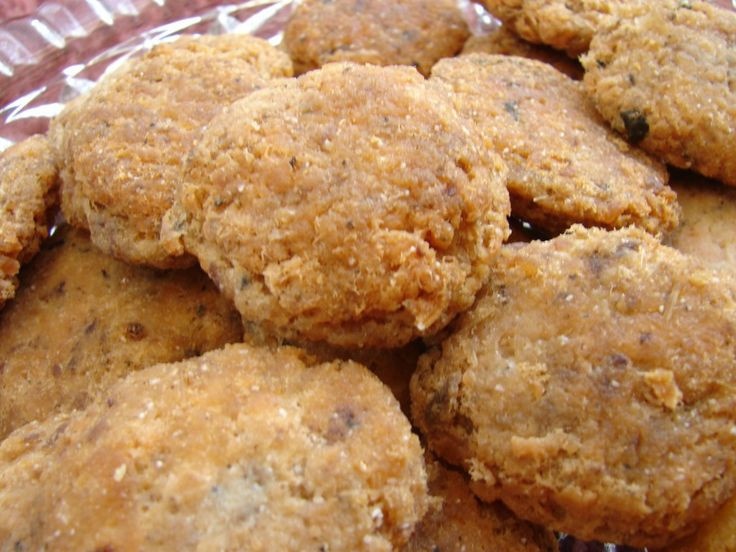 Salmon Patties With Cornmeal
 salmon patties with cornmeal and flour