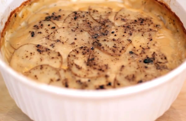Scalloped Potatoes With Mushrooms Soup
 scalloped potatoes with sour cream and mushroom soup