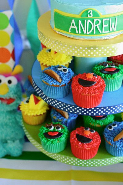 Sesame Street Cupcakes
 Sesame Street Cupcake Tutorial CakeCentral