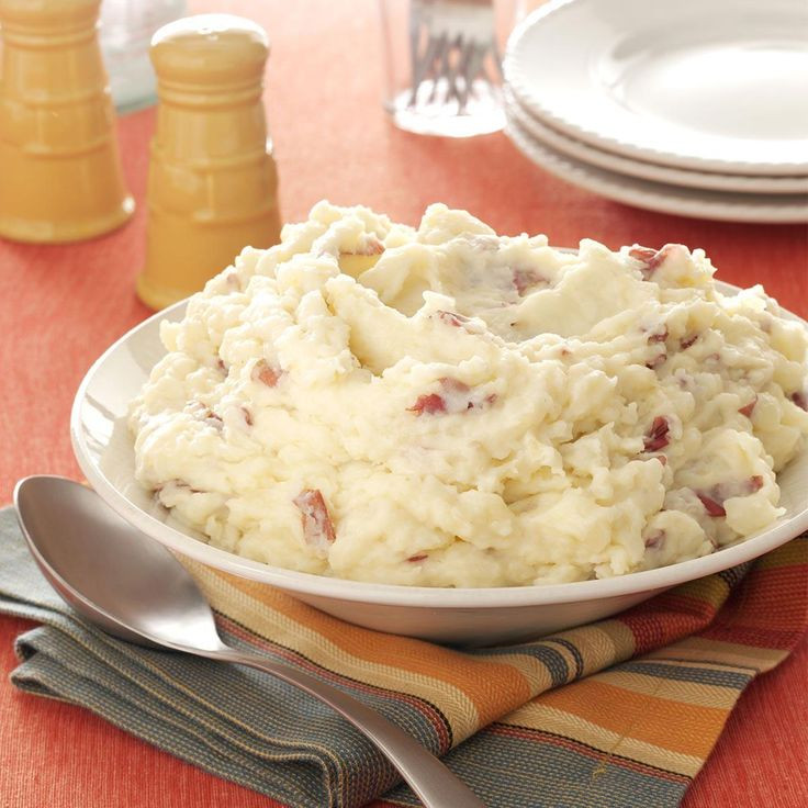 Skin On Mashed Potato
 Best 25 Garlic mashed potatoes ideas on Pinterest