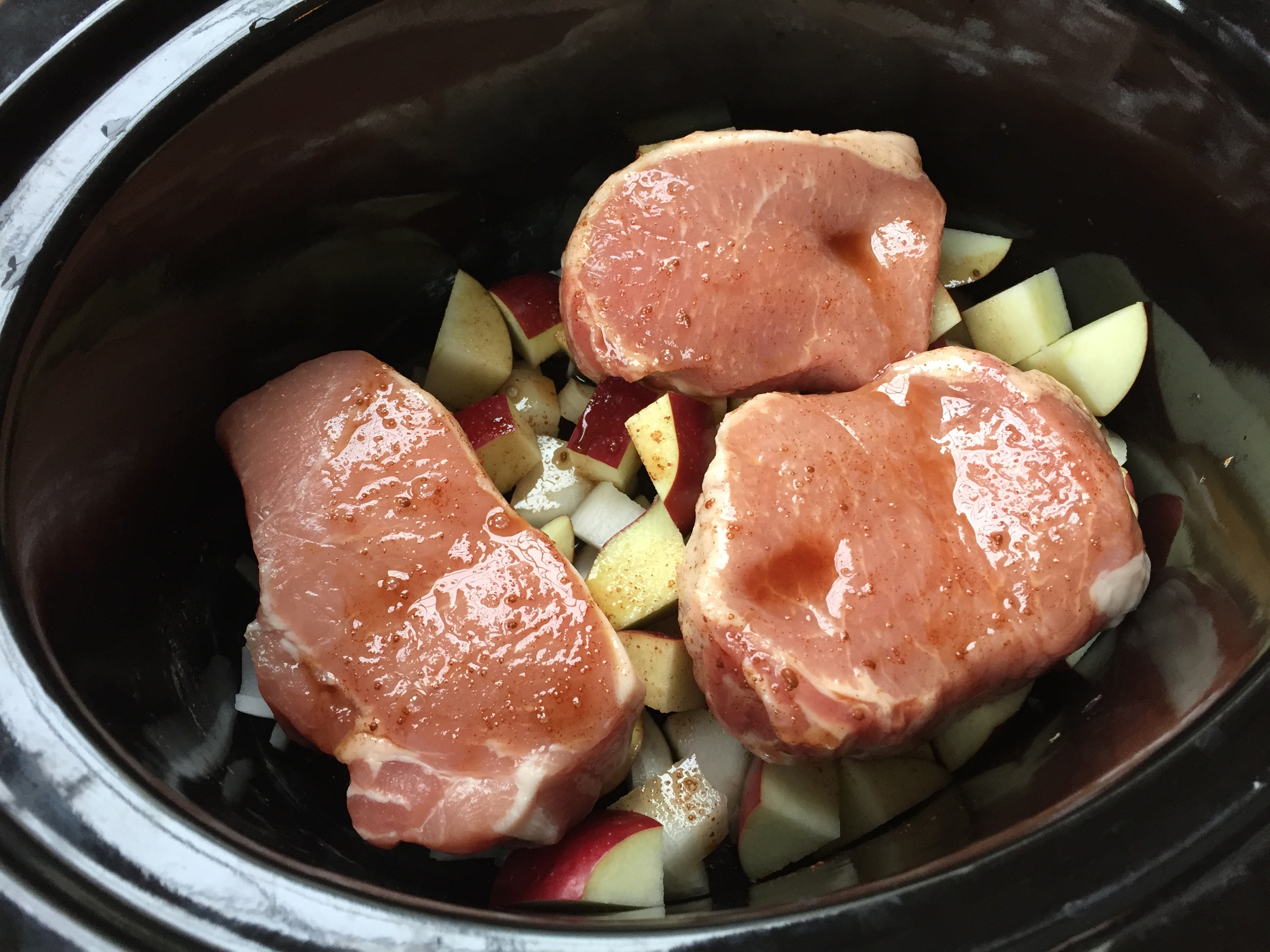 Slow Cooker Pork Chops With Apples
 Slow Cooker Pork Chops Apples and ions Mom to Mom