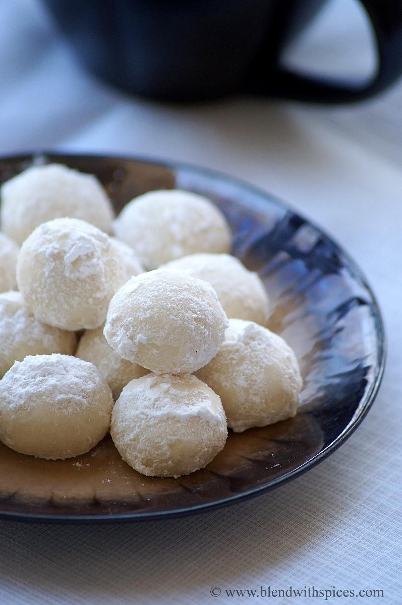 Snowball Cookies Recipe
 11 Kickass International Christmas Desserts