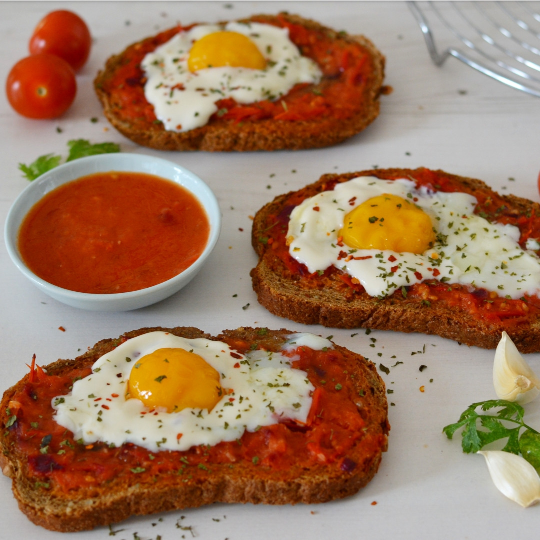 Spicy Tomato Sauce
 Toast with spicy tomato sauce and eggs Anne Travel Foo