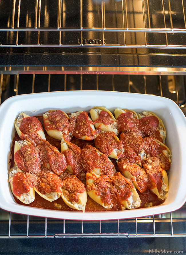 Stuffed Shells With Ground Beef
 Stuffed Shells with Ground Beef & Cheese