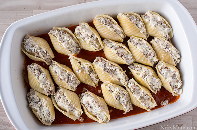 Stuffed Shells With Ground Beef
 Stuffed Shells with Ground Beef & Cheese