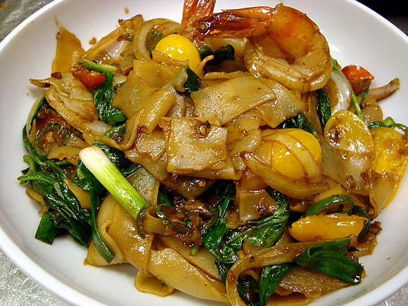 Thai Drunken Noodles Recipe
 Jet Tila s Drunken Noodles Recipe Average Betty