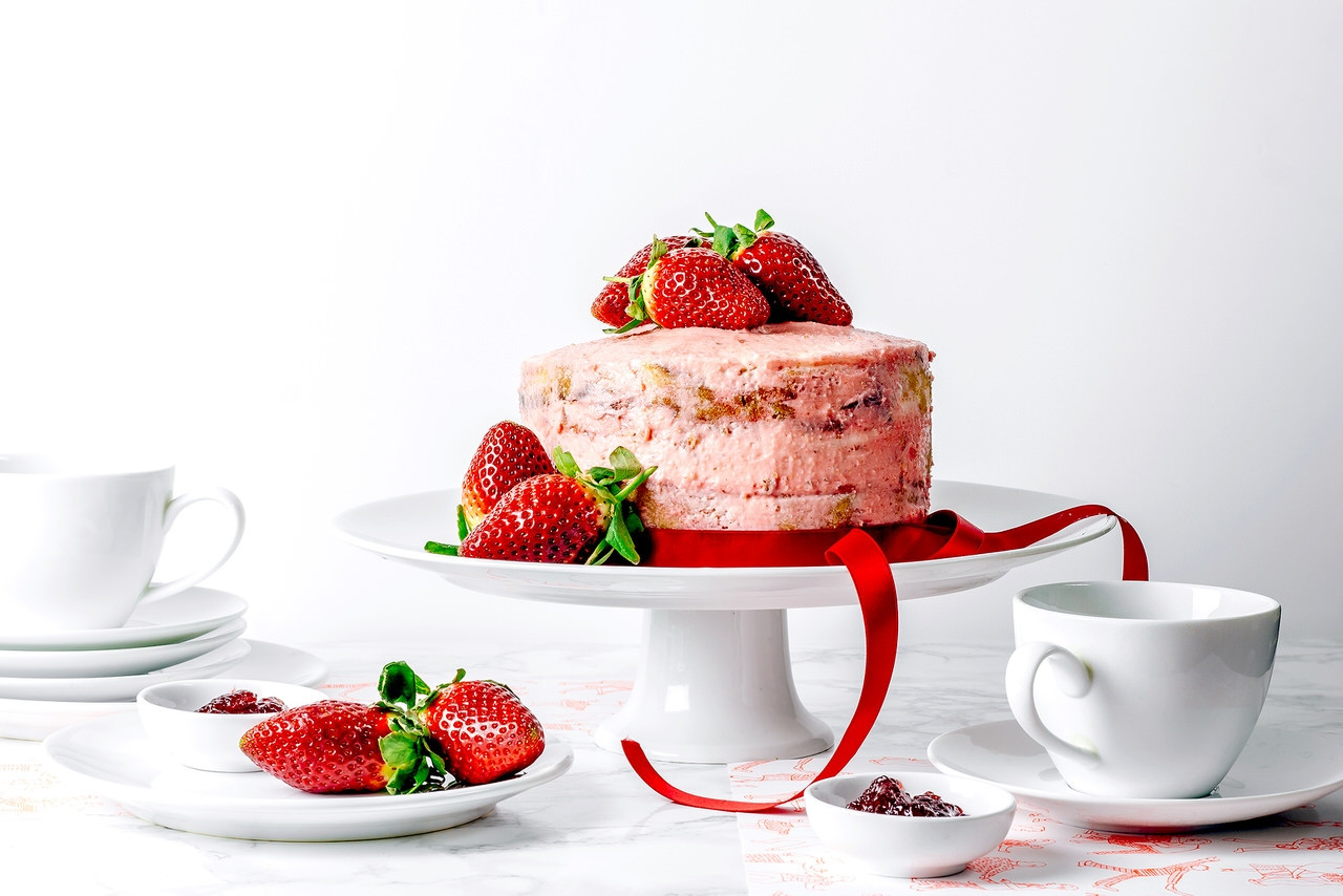 White Cake With Strawberries
 White Chocolate Versailles Cake with Strawberry Cream