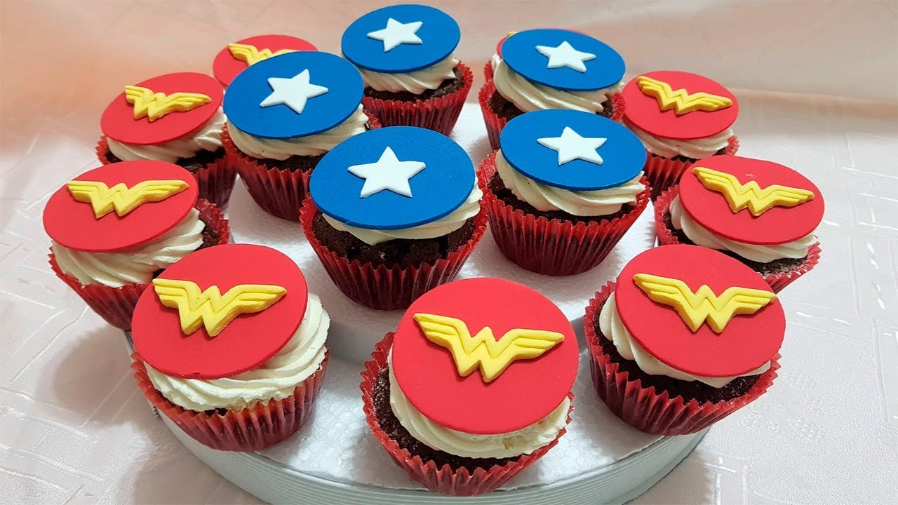 Wonder Woman Cupcakes
 CUPCAKES MUJER MARAVILLA Paso a Paso ⭐