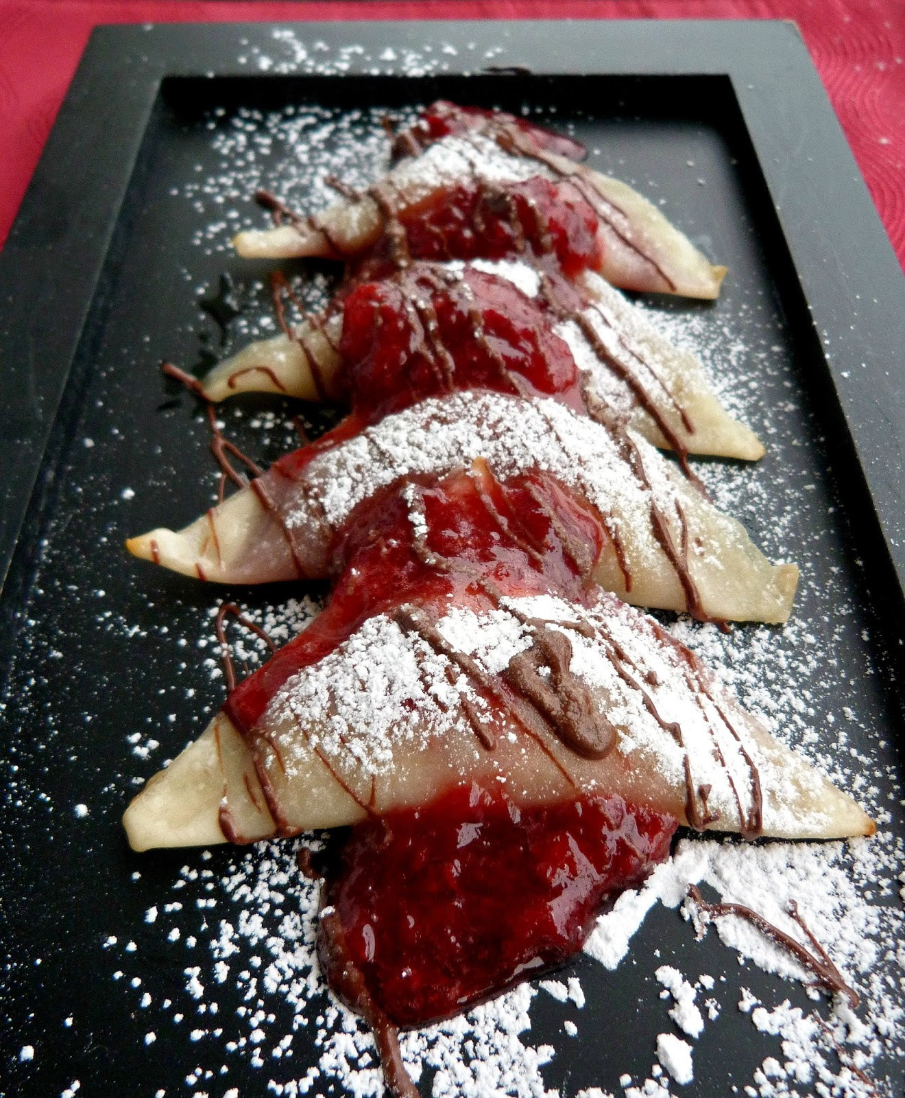 Wonton Wrapper Desserts
 Vanilla & Spice Baked Banana Chocolate & Strawberry Wontons