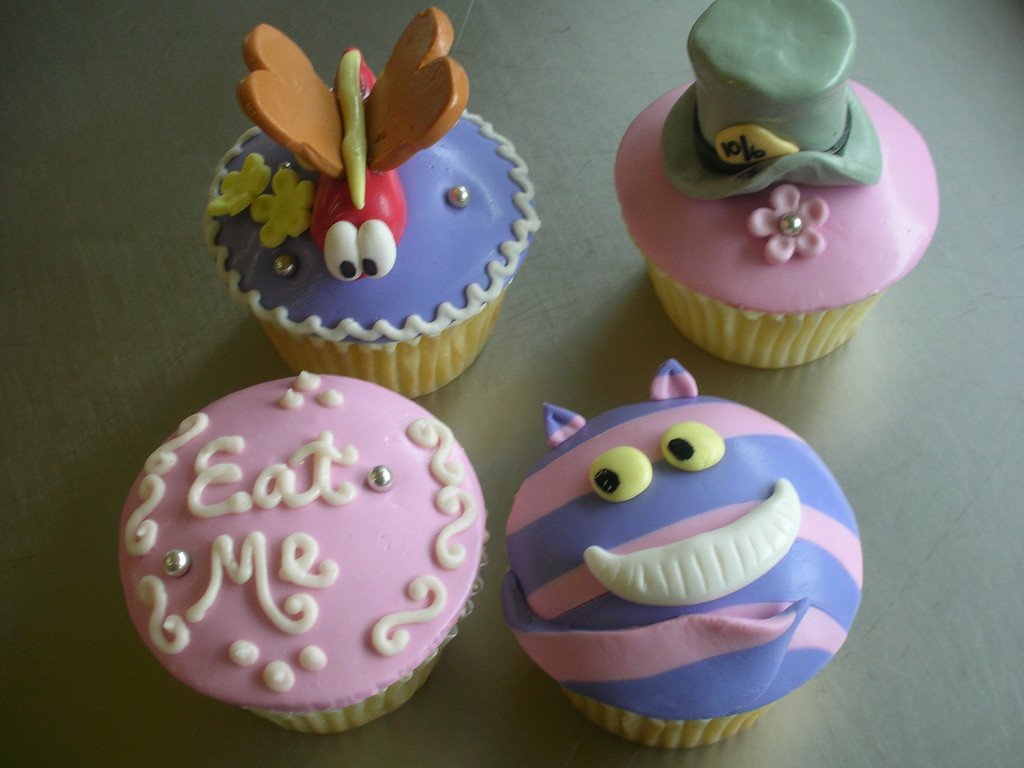 Alice In Wonderland Cupcakes
 Alice in Wonderland cupcakes by Look Cupcake