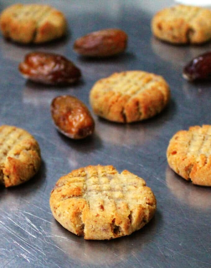 Almond Flour Shortbread Cookies
 Vegan Almond Flour Shortbread Cookies naturally sweetened