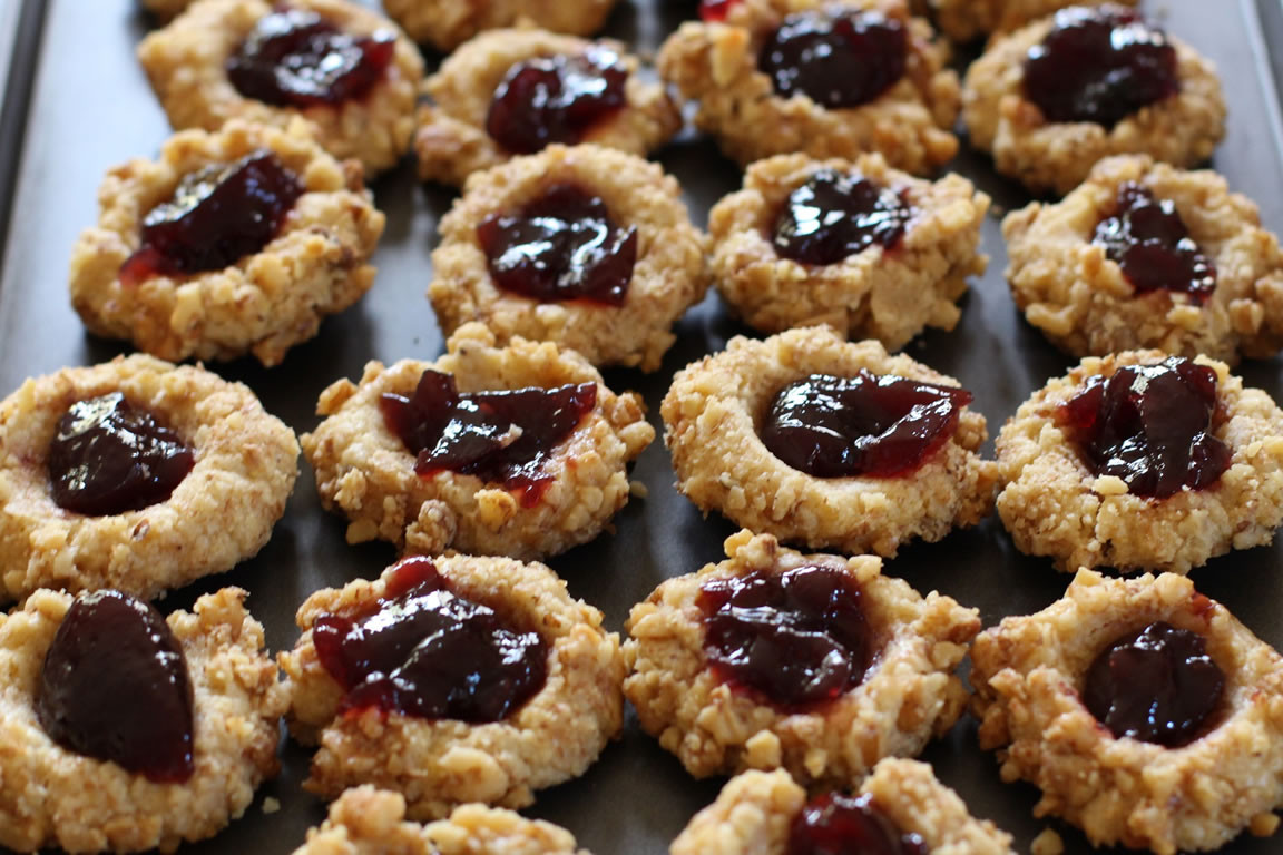 Almond Thumbprint Cookies
 Raspberry and Almond Thumbprint Cookies