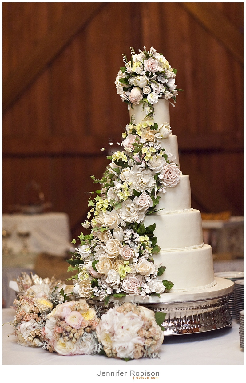 Amazing Wedding Cakes
 Amazing Wedding Cakes Jennifer Robison graphy