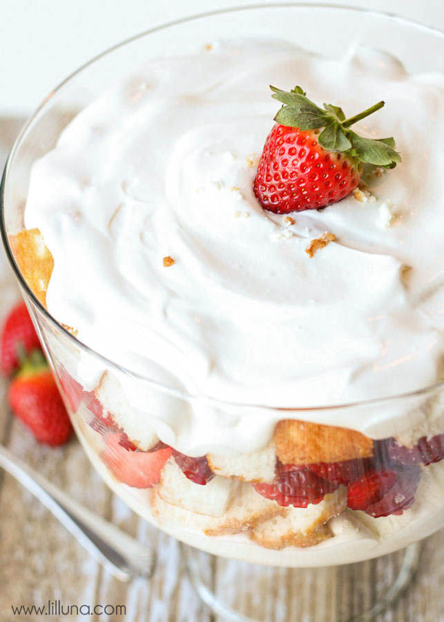 Angel Food Cake Trifles
 Strawberries and Cream Angel Food Cake Trifle