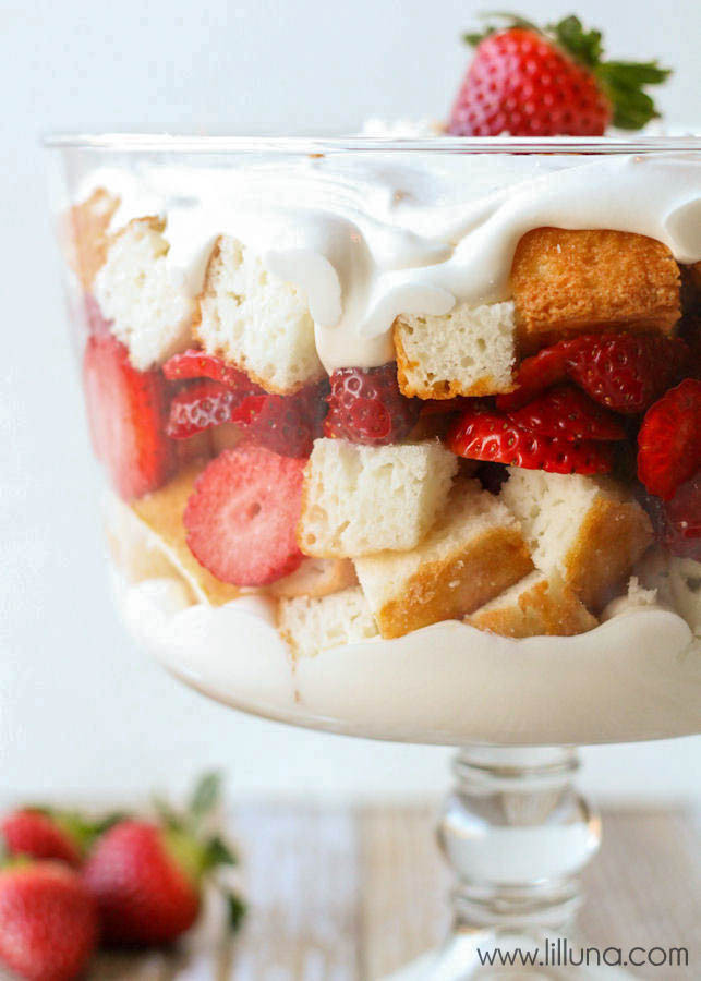 Angel Food Cake Trifles
 Strawberries and Cream Angel Food Cake Trifle