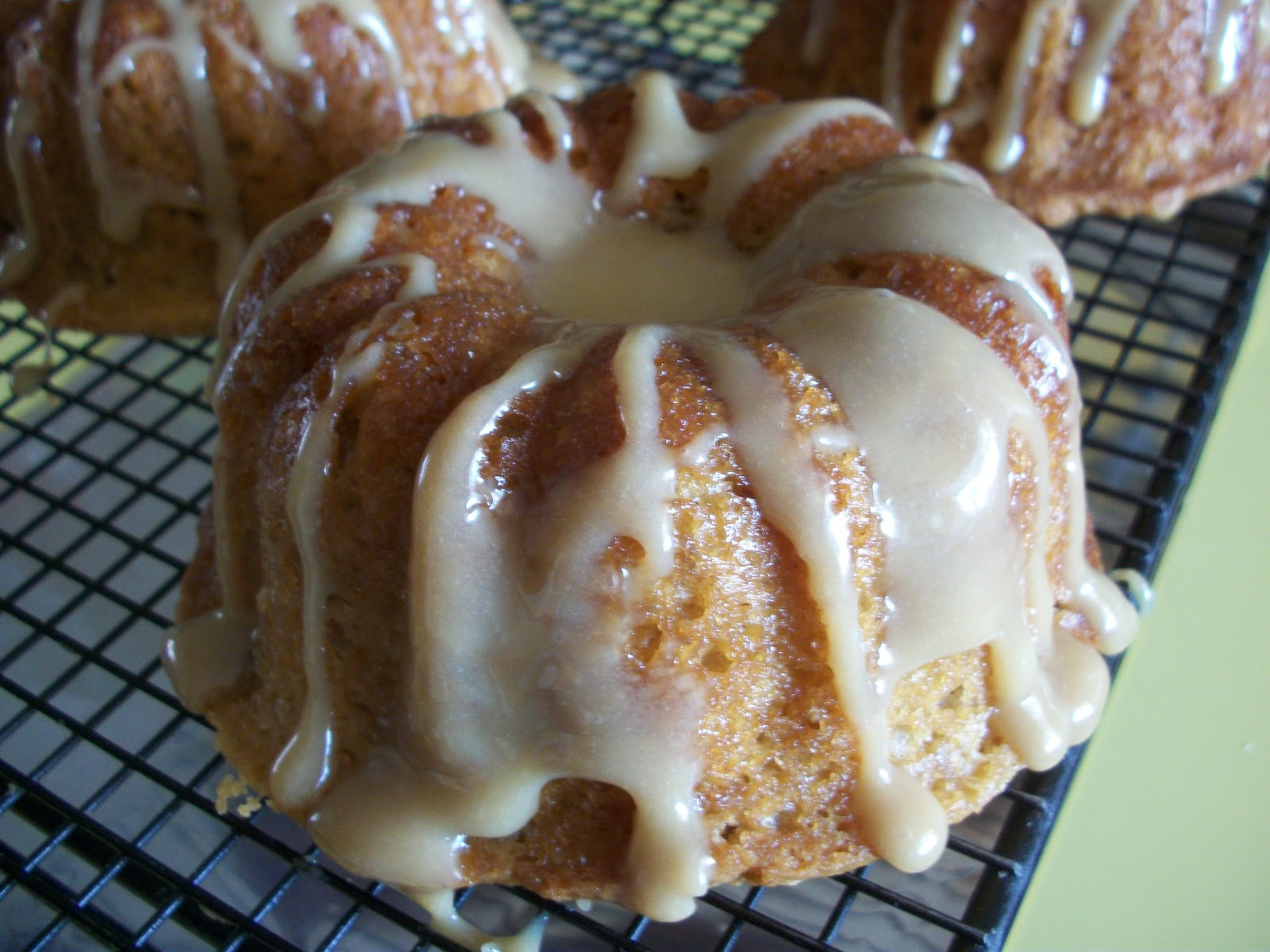 Apple Bundt Cake
 Caramel Apple Mini Bundt Cake