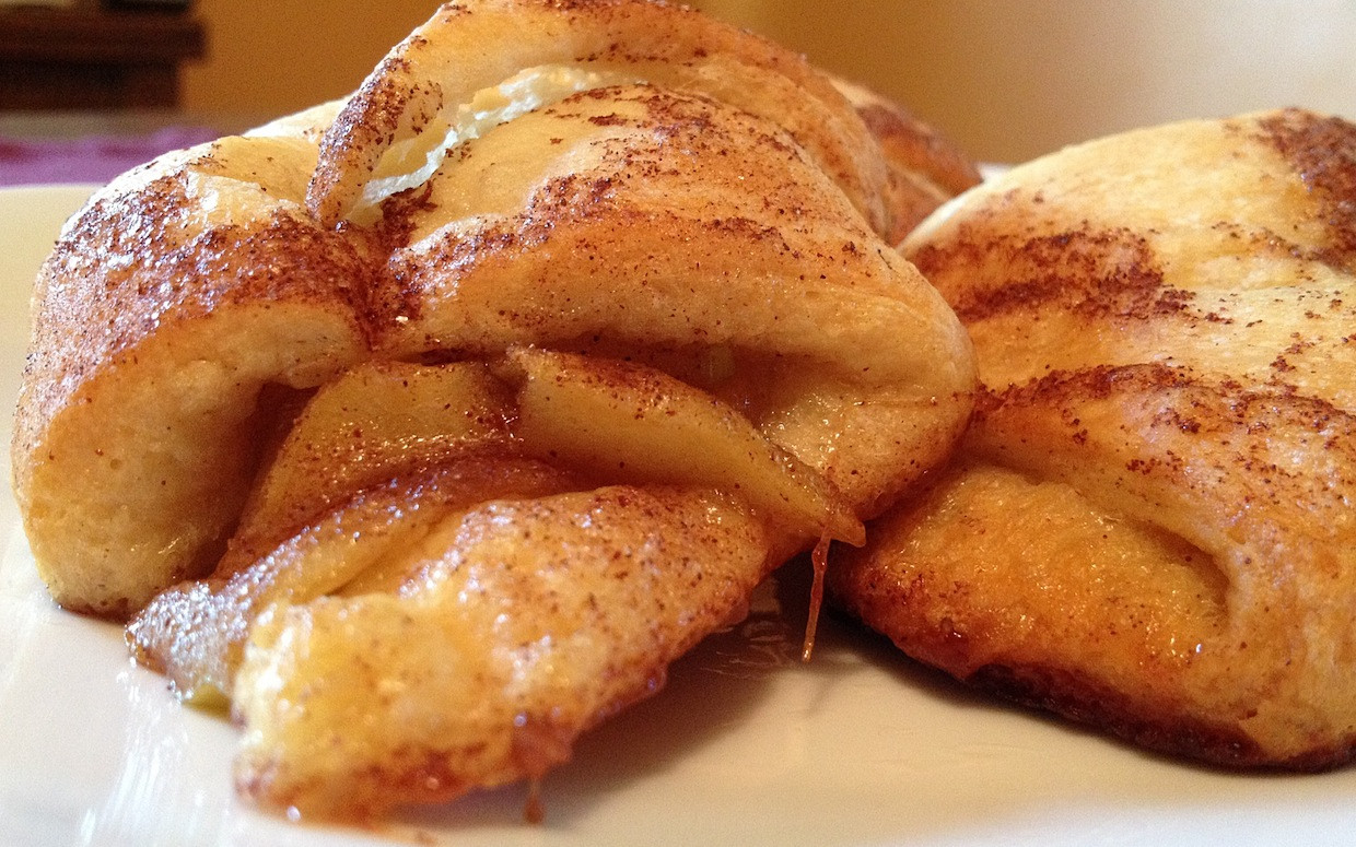 Apple Crescent Roll Dessert
 Seasonally Delicious Apple Crescent Rolls