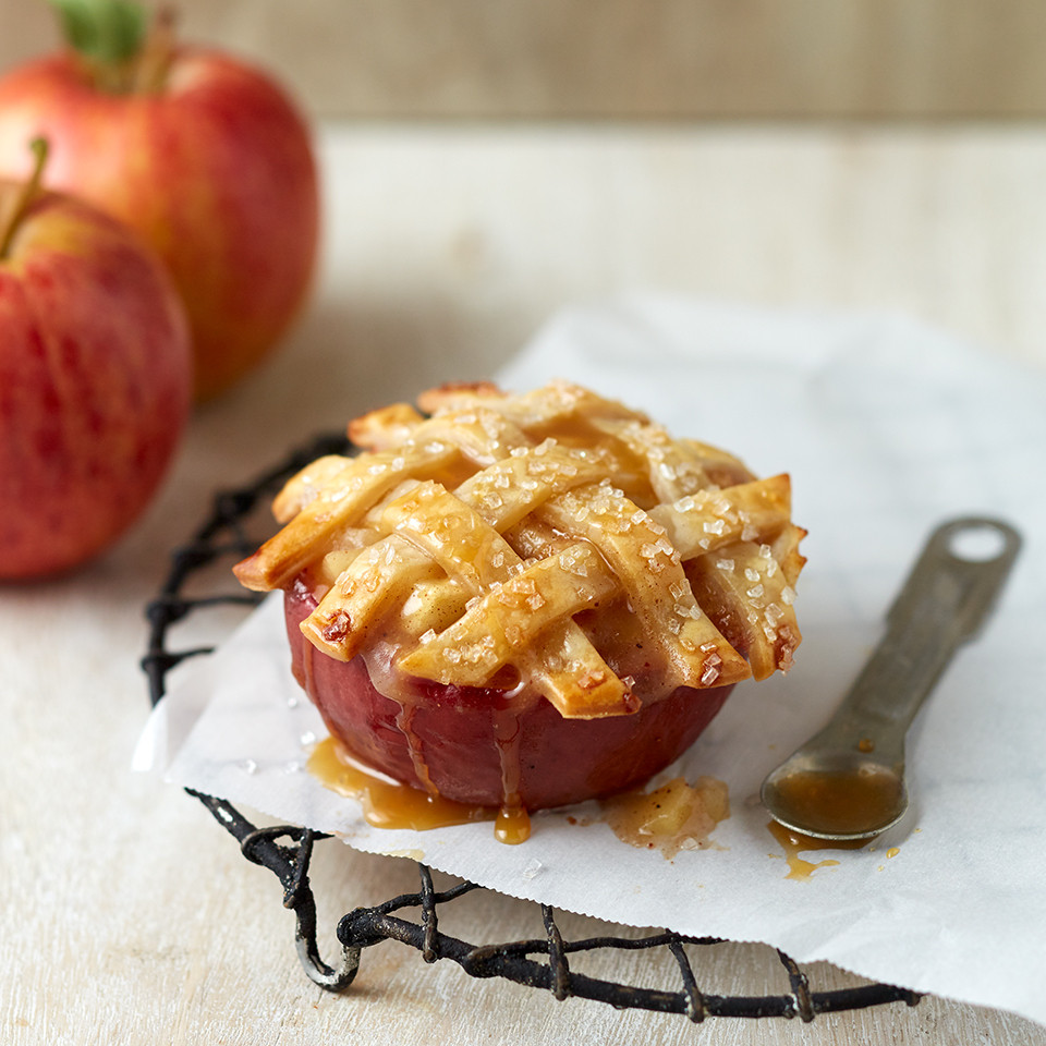 Apple Pie Bake Time
 These Mini Apple Pies Baked in an Apple Make Us Want All