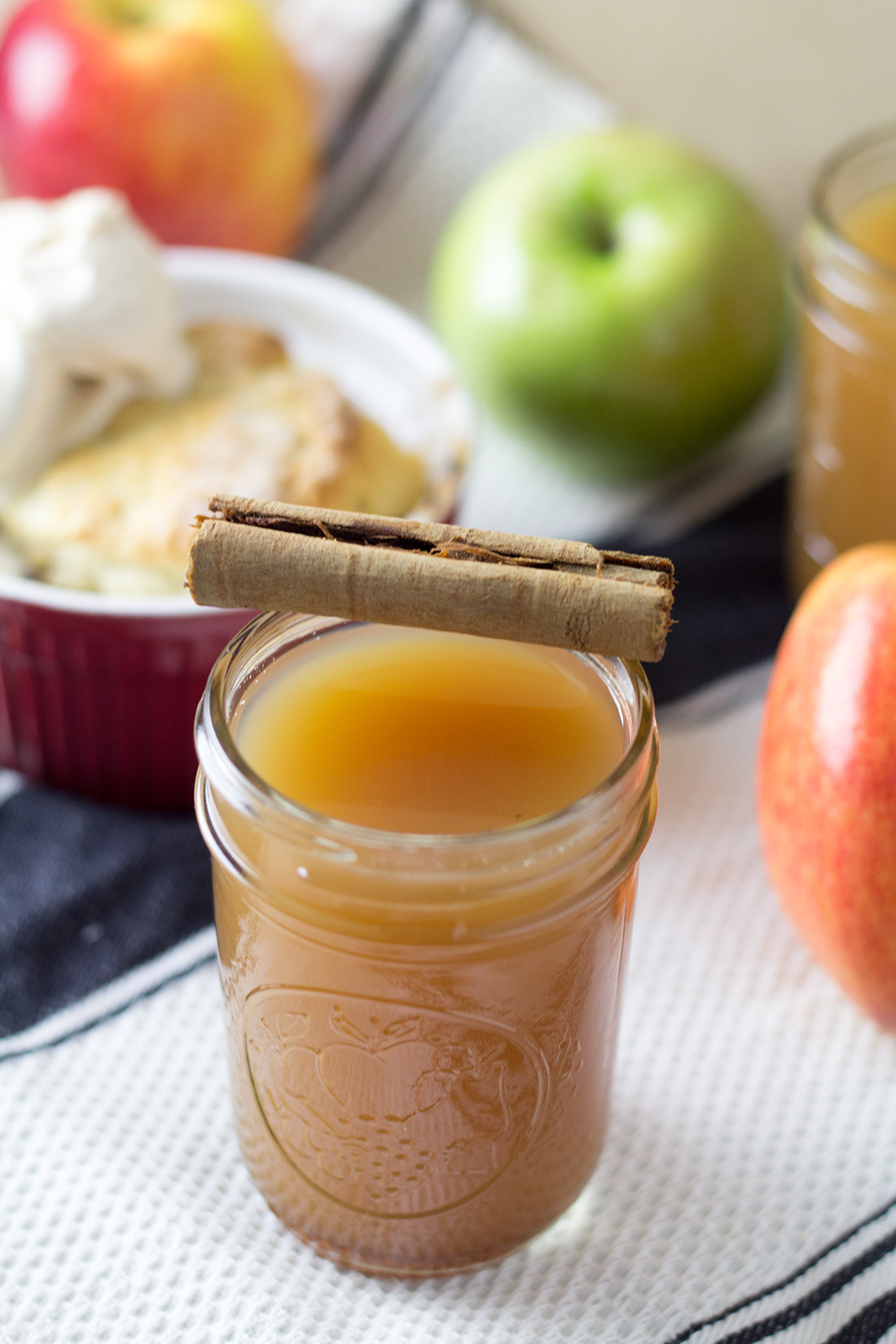 Apple Pie Moonshine Cocktail
 Apple Pie Moonshine Cocktail Recipe • Taylor Bradford