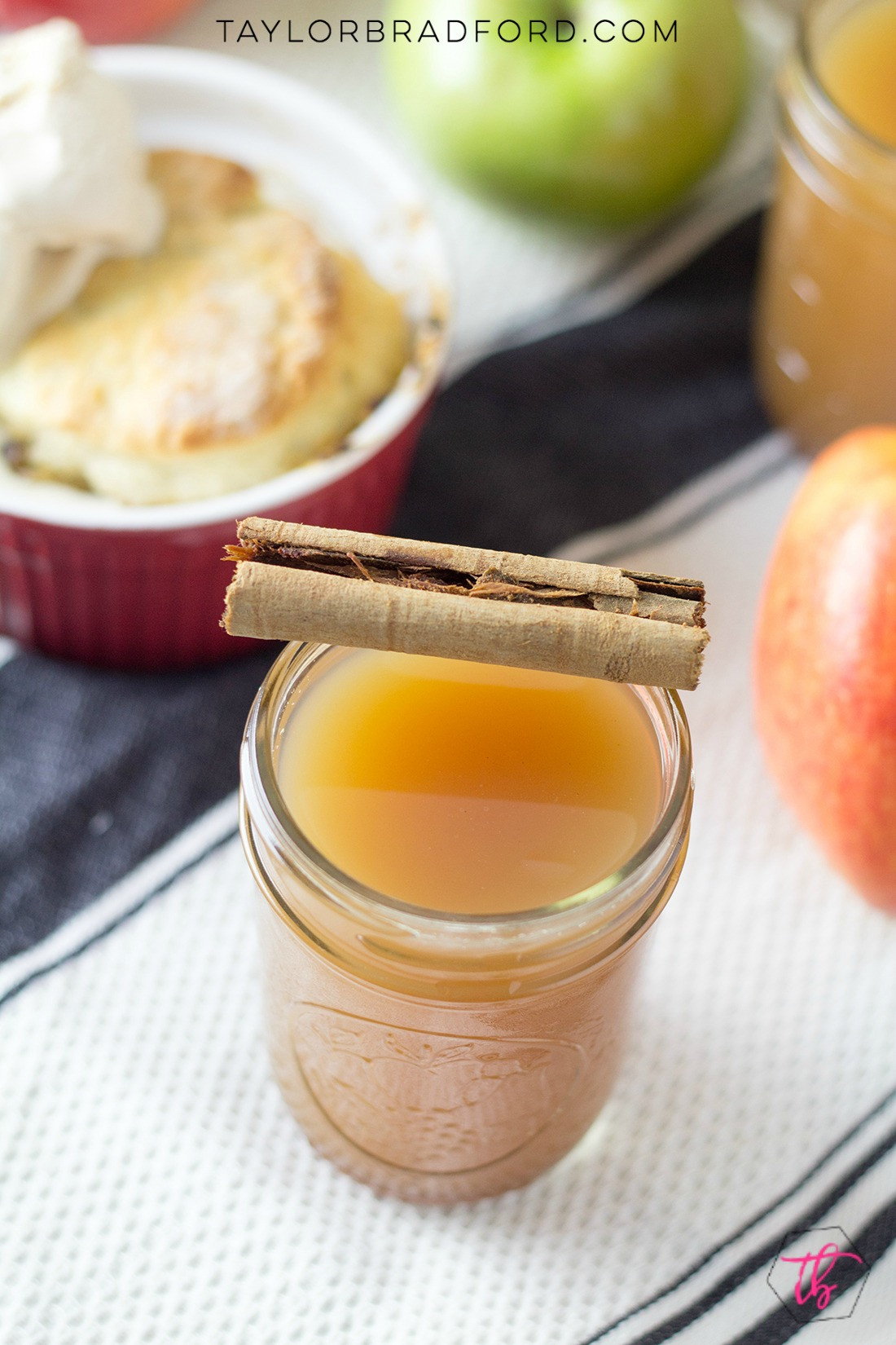 Apple Pie Moonshine Cocktail
 Apple Pie Moonshine Cocktail Recipe • Taylor Bradford