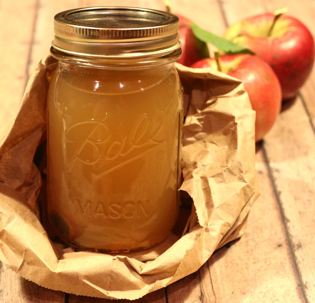 Apple Pie Moonshine Cocktail
 Apple Pie Moonshine