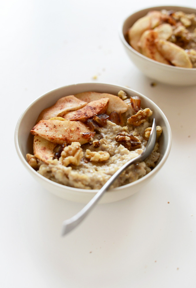 Apple Pie Oatmeal
 Date Sweetened Apple Pie Oatmeal