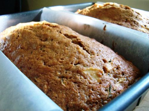 Apple Zucchini Bread
 Apple Zucchini Bread