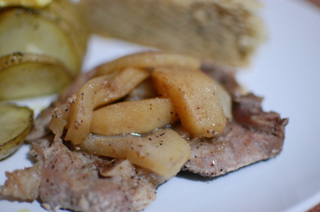 Baked Pork Chops With Apples
 Baked Pork Chops & Apples