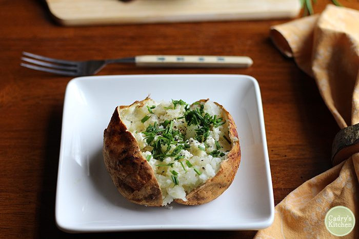 Baked Potato In Air Fryer
 Air fryer baked potato with all the fixins Cadry s Kitchen