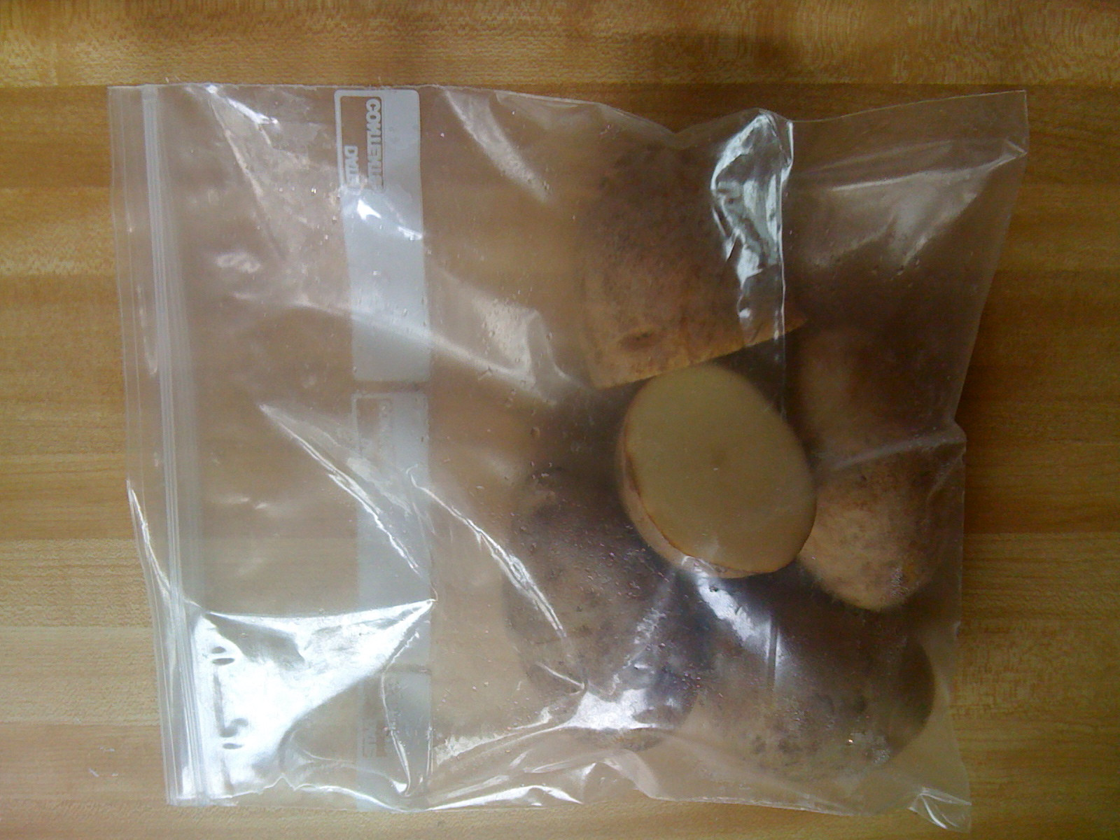 Baked Potato In Microwave Ziplock Bag
 How to Bake Potatoes in a Microwave So they Turn out