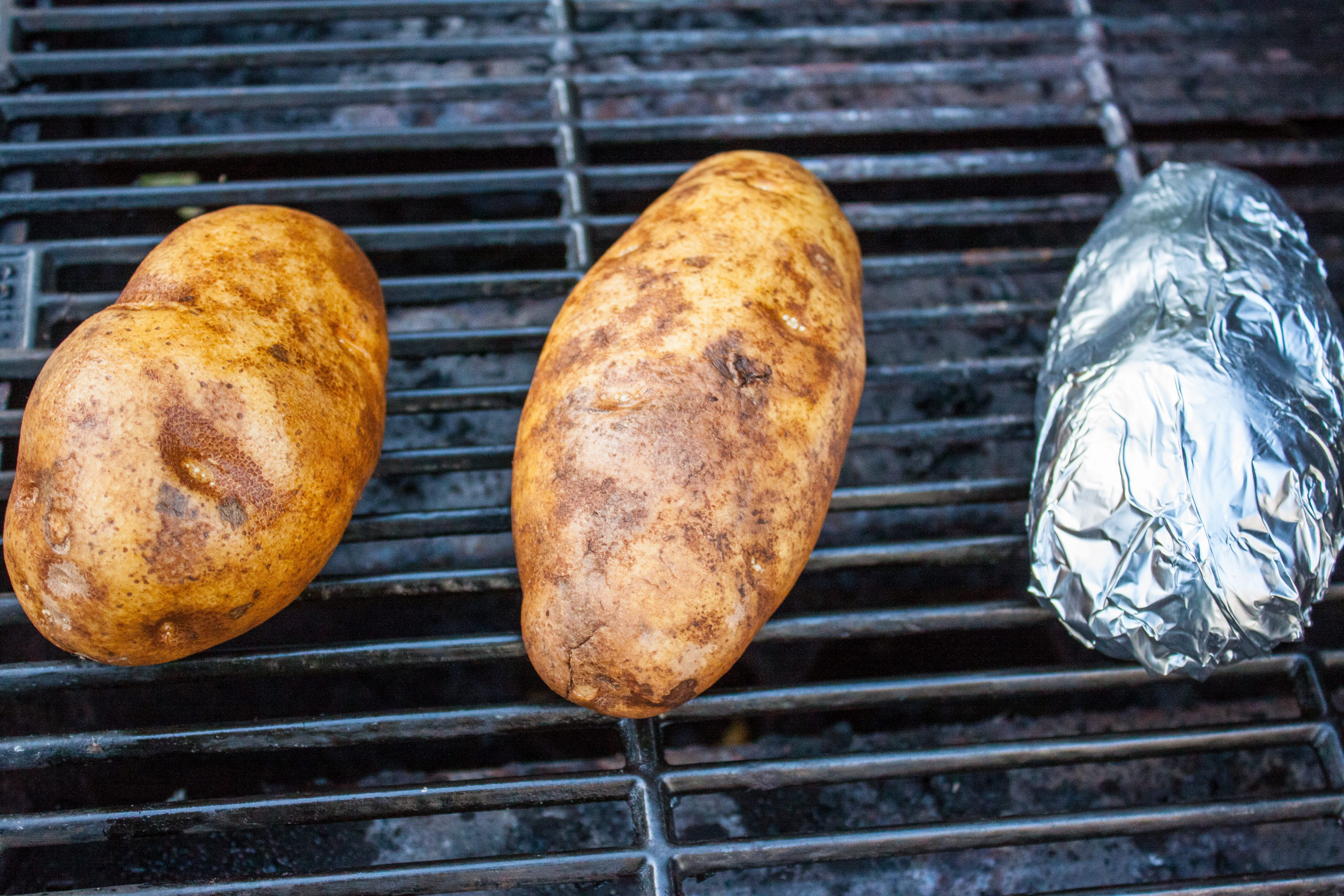 Baked Potato On The Grill
 How to Make Baked Potatoes on the Grill