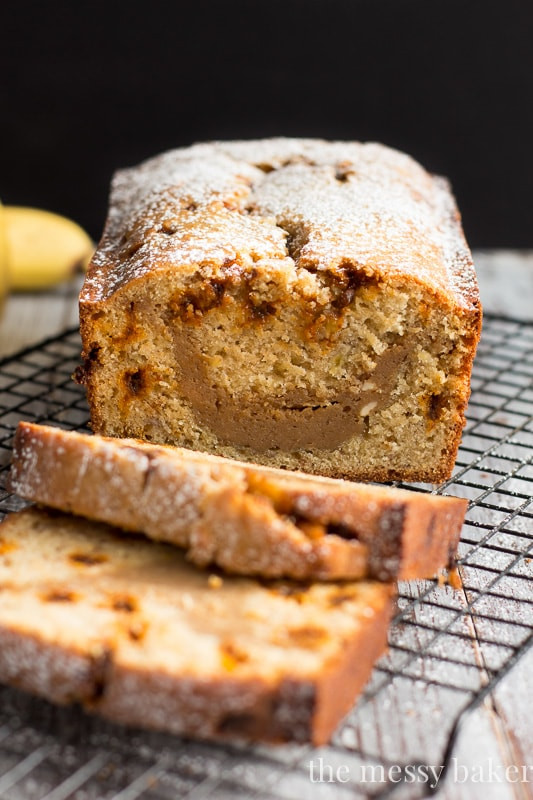 Banana Bread Cheesecake
 Banana Bread with Cookie Butter Cheesecake Swirl e