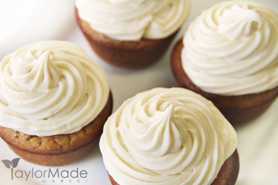 Banana Bread Cupcakes
 Banana Bread Cupcakes with Maple Cream Cheese Frosting
