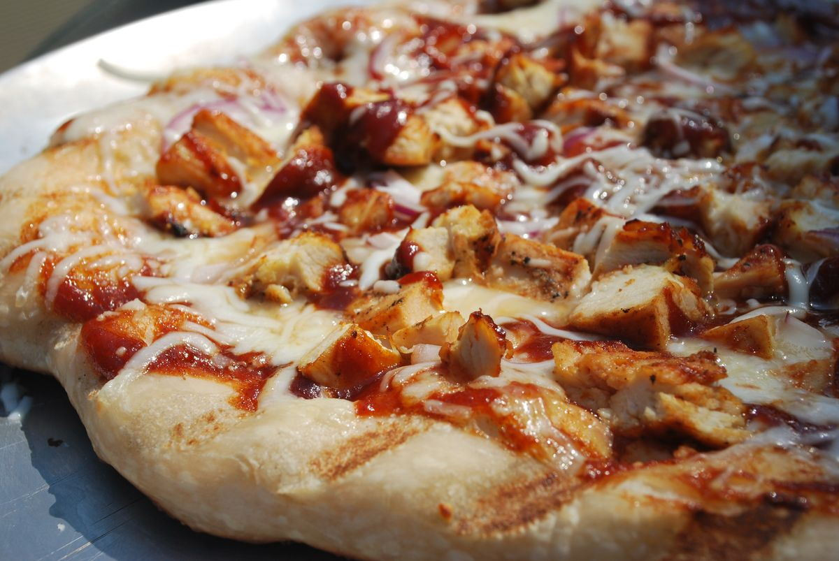 Barbeque Chicken Pizza
 Grilled BBQ Chicken Pizza SavoryReviews