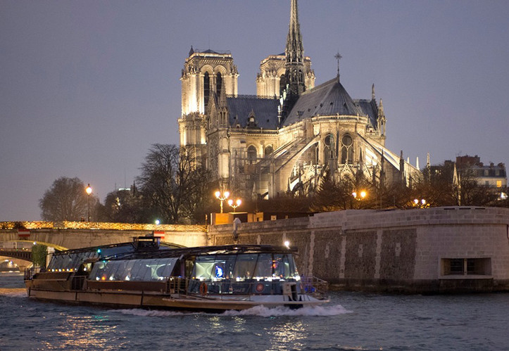 Bateaux Parisiens Seine River Dinner Cruise
 Cruises Bateaux Parisiens Restaurant