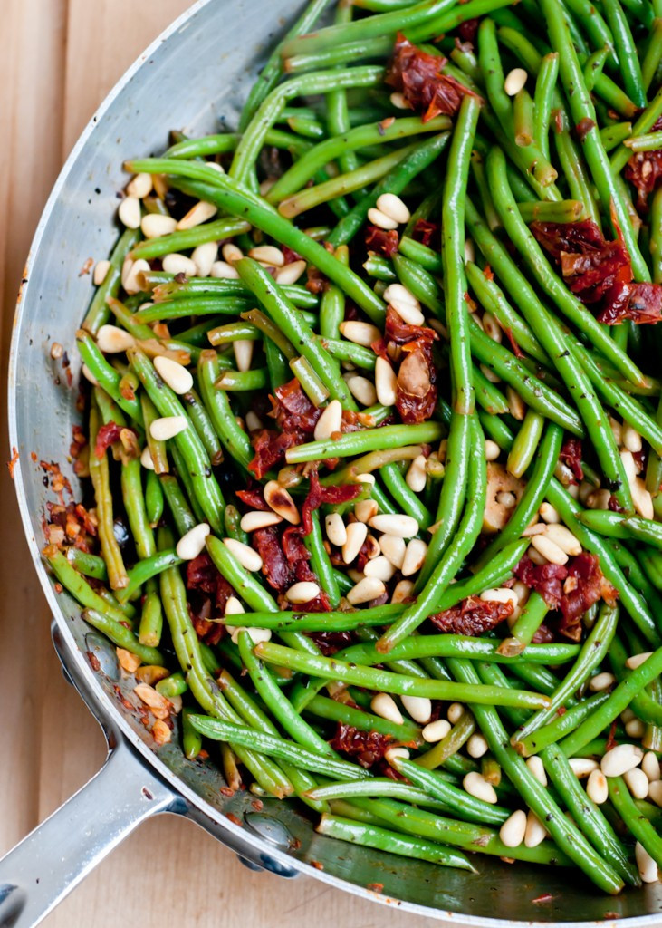 Beans Greens Tomatoes
 Foo Friday – Green Beens with Olives and Sun Dried