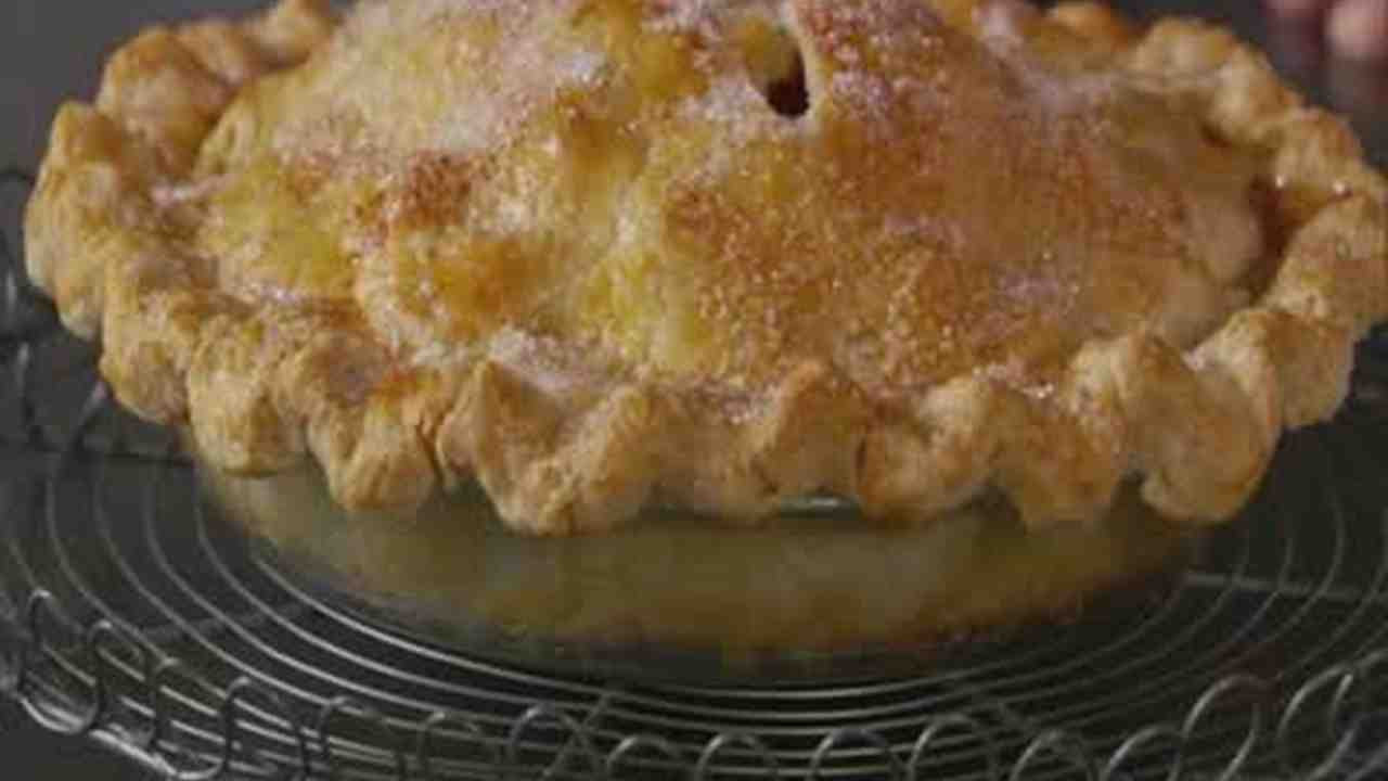 Best Apples For Apple Pie Martha Stewart
 martha stewart apple pie video