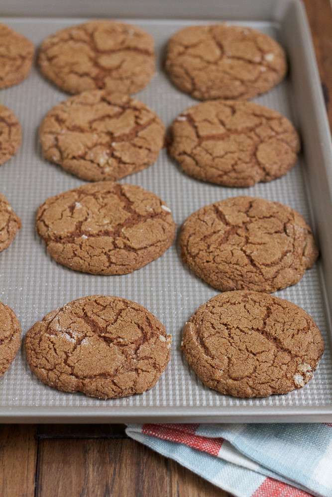 Is the making cookies. Make печенье. Шоколадное печенье на желтках. Шоколадное печенье на кефире. Турецкое печенье шоколадное.